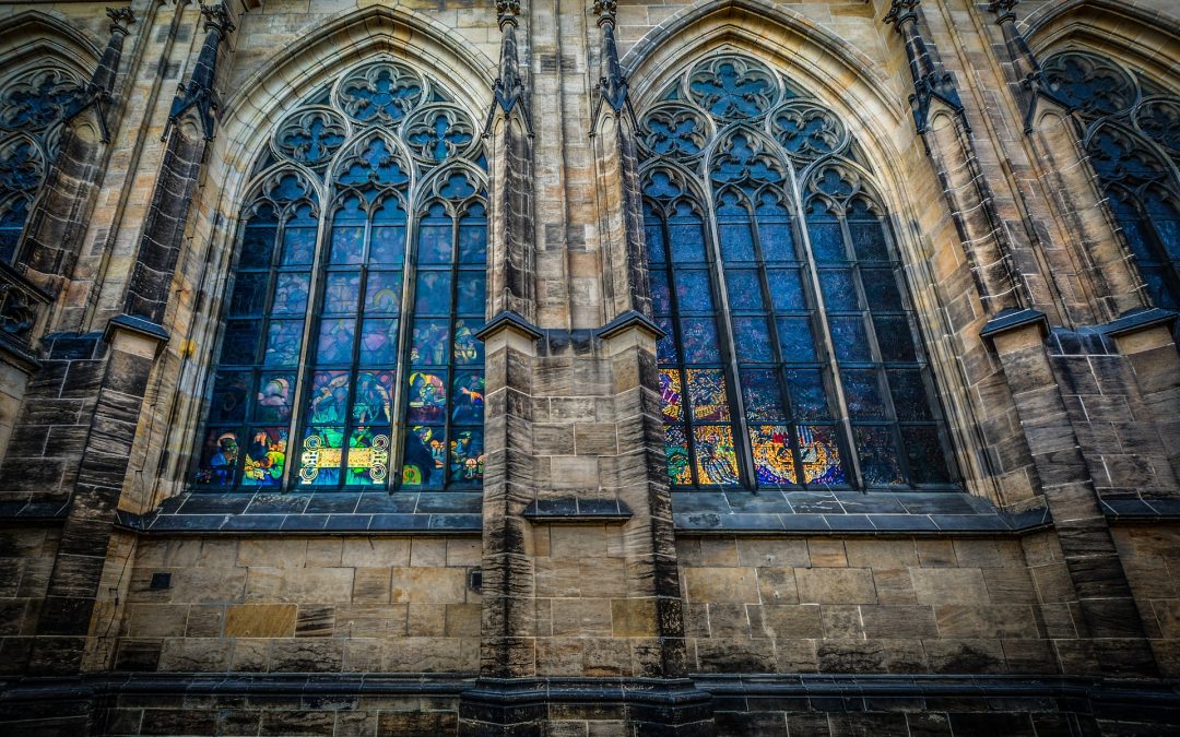Geschichte der Kirche der Jungfrau Maria vor dem Teyn: dekorativer gotischer Bau lockte Katholiken, Hussiten und Störche an