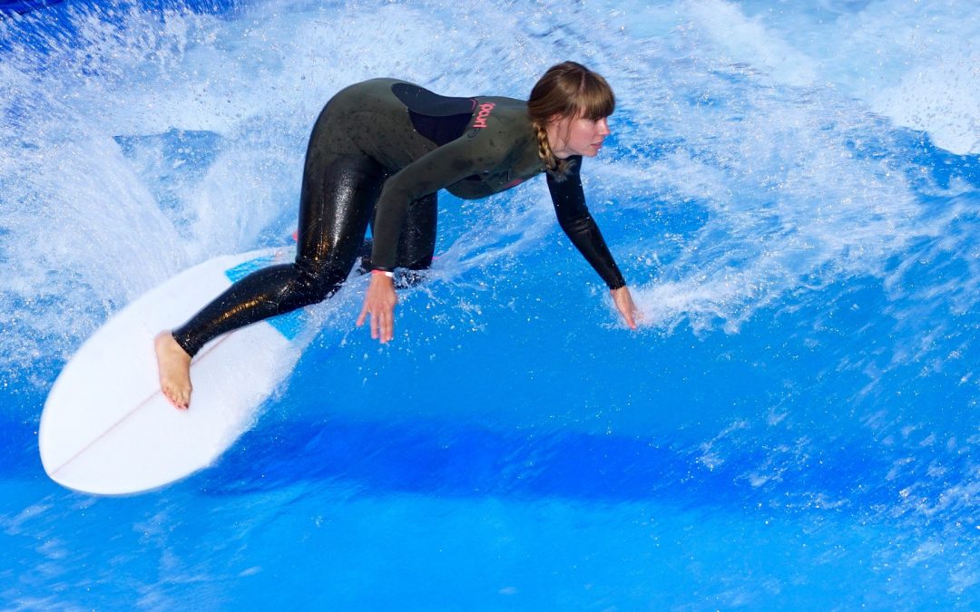 Indoor-Surfing in Prag: erleben Sie Euphorie beim Wellenreiten, ohne Angst vor der Tiefe und vor Haien